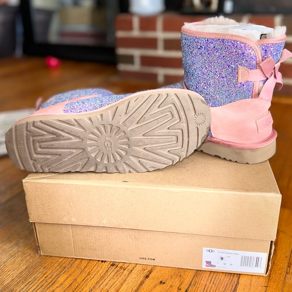 Classic mini bow UGGS in the original box